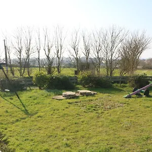  Ferienhaus Les Aux Volets Roses